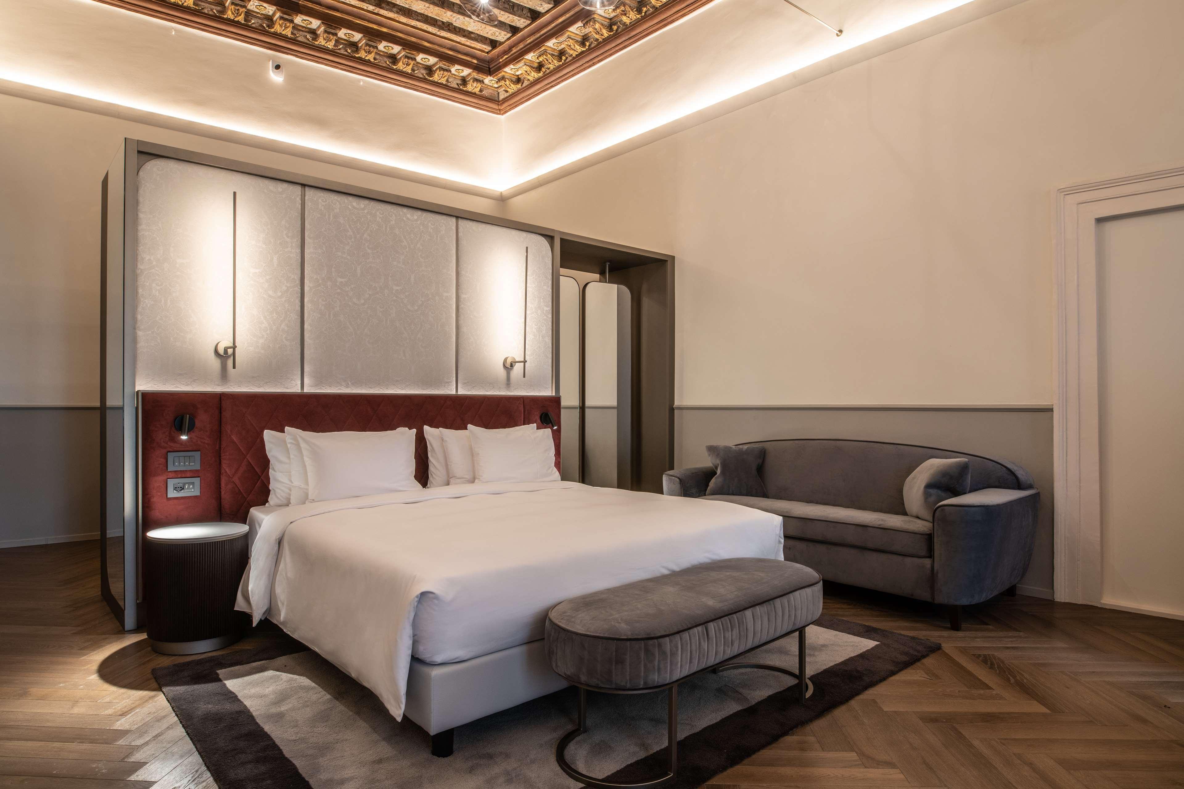 Radisson Collection Hotel, Palazzo Nani Venice Ngoại thất bức ảnh A bedroom at the hotel