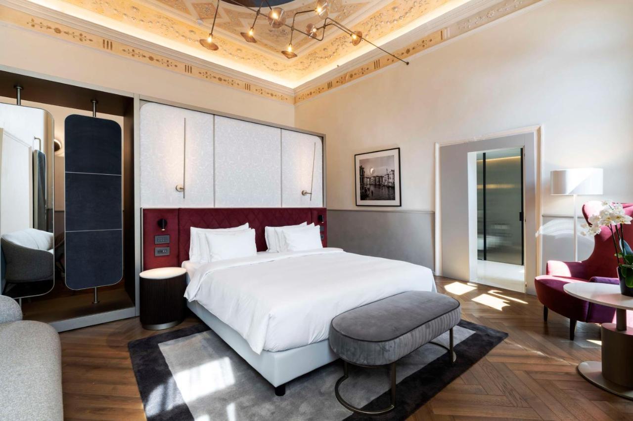 Radisson Collection Hotel, Palazzo Nani Venice Ngoại thất bức ảnh A bedroom at the hotel