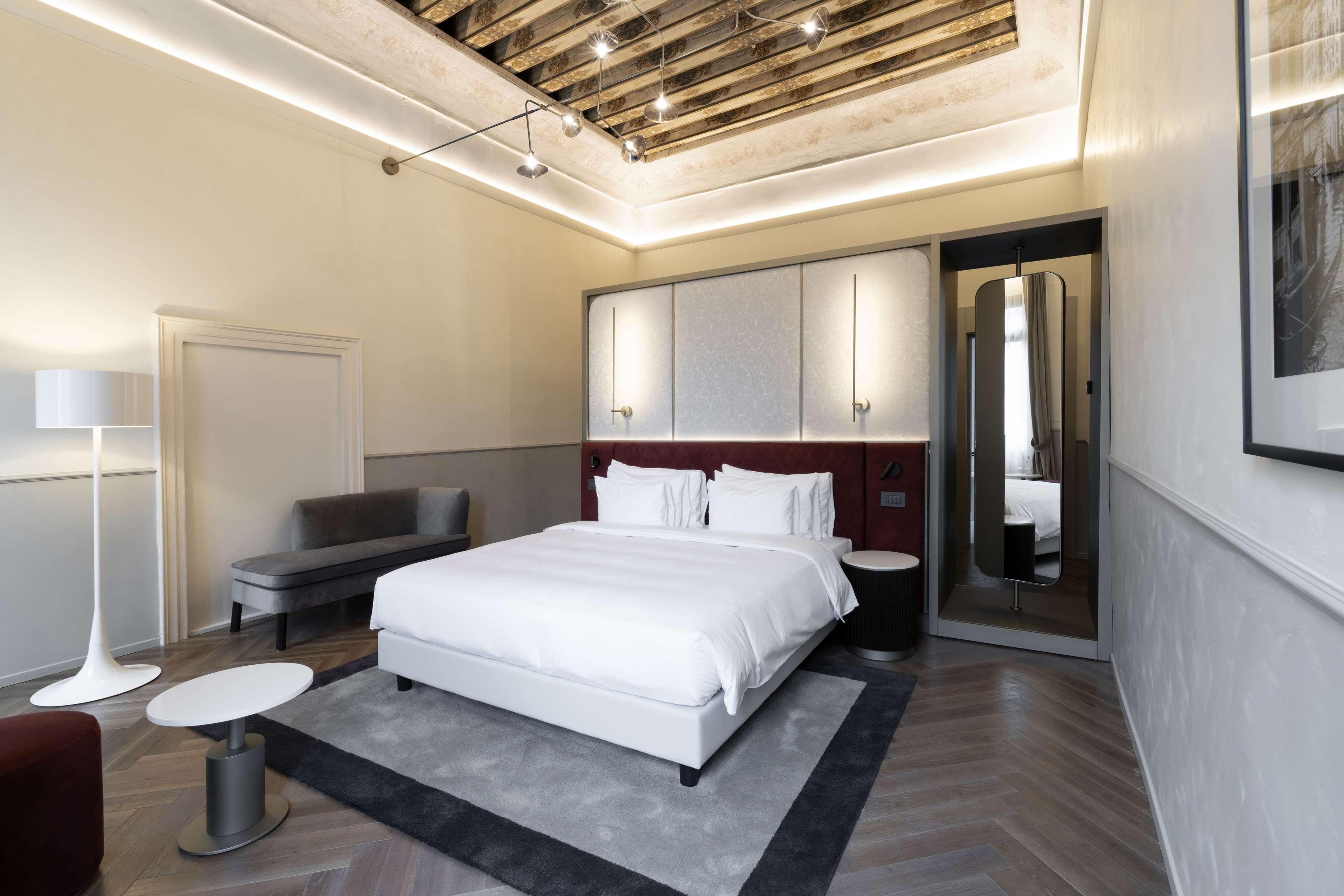 Radisson Collection Hotel, Palazzo Nani Venice Ngoại thất bức ảnh A bedroom at the hotel