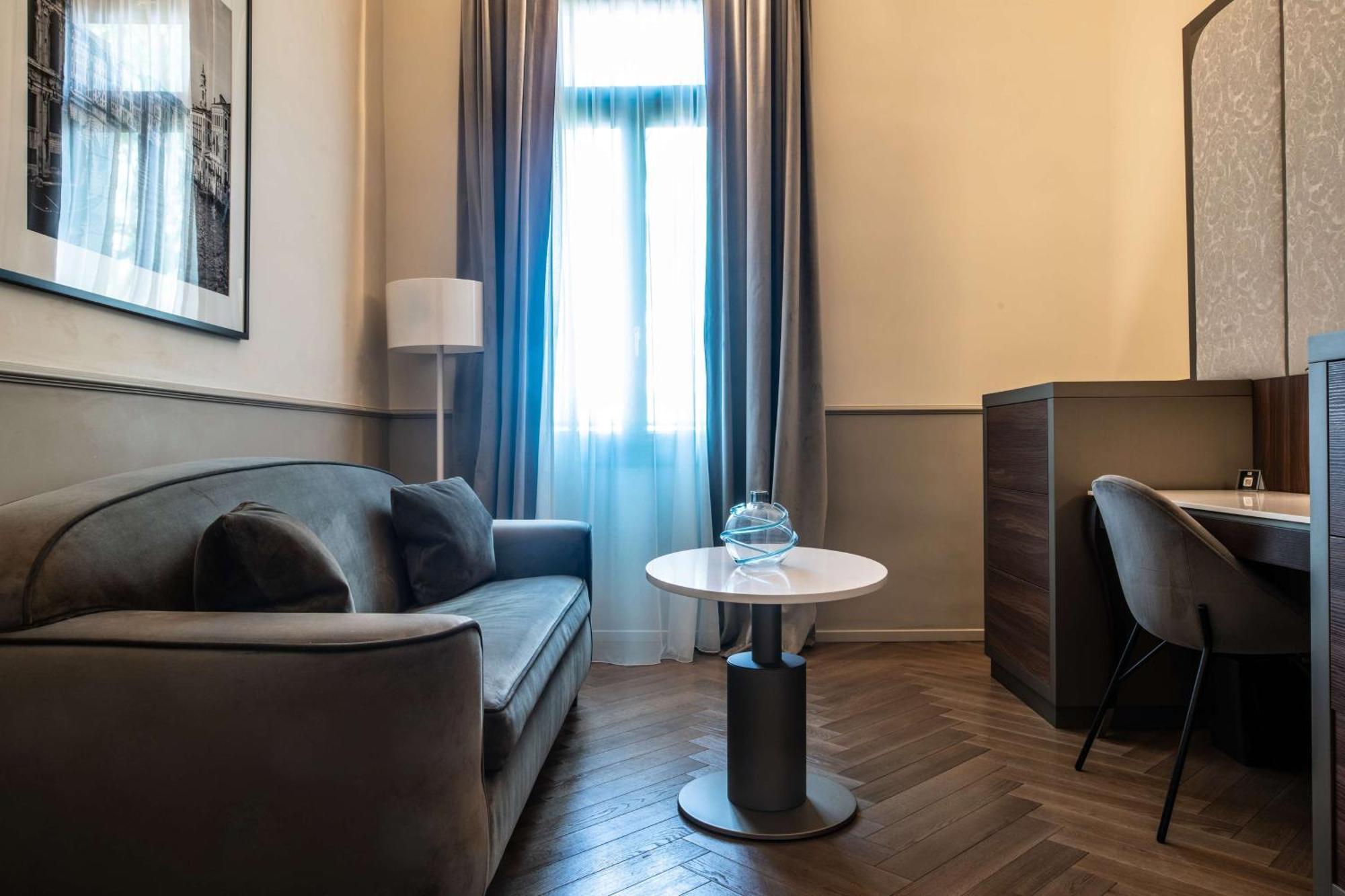 Radisson Collection Hotel, Palazzo Nani Venice Ngoại thất bức ảnh A room at the hotel