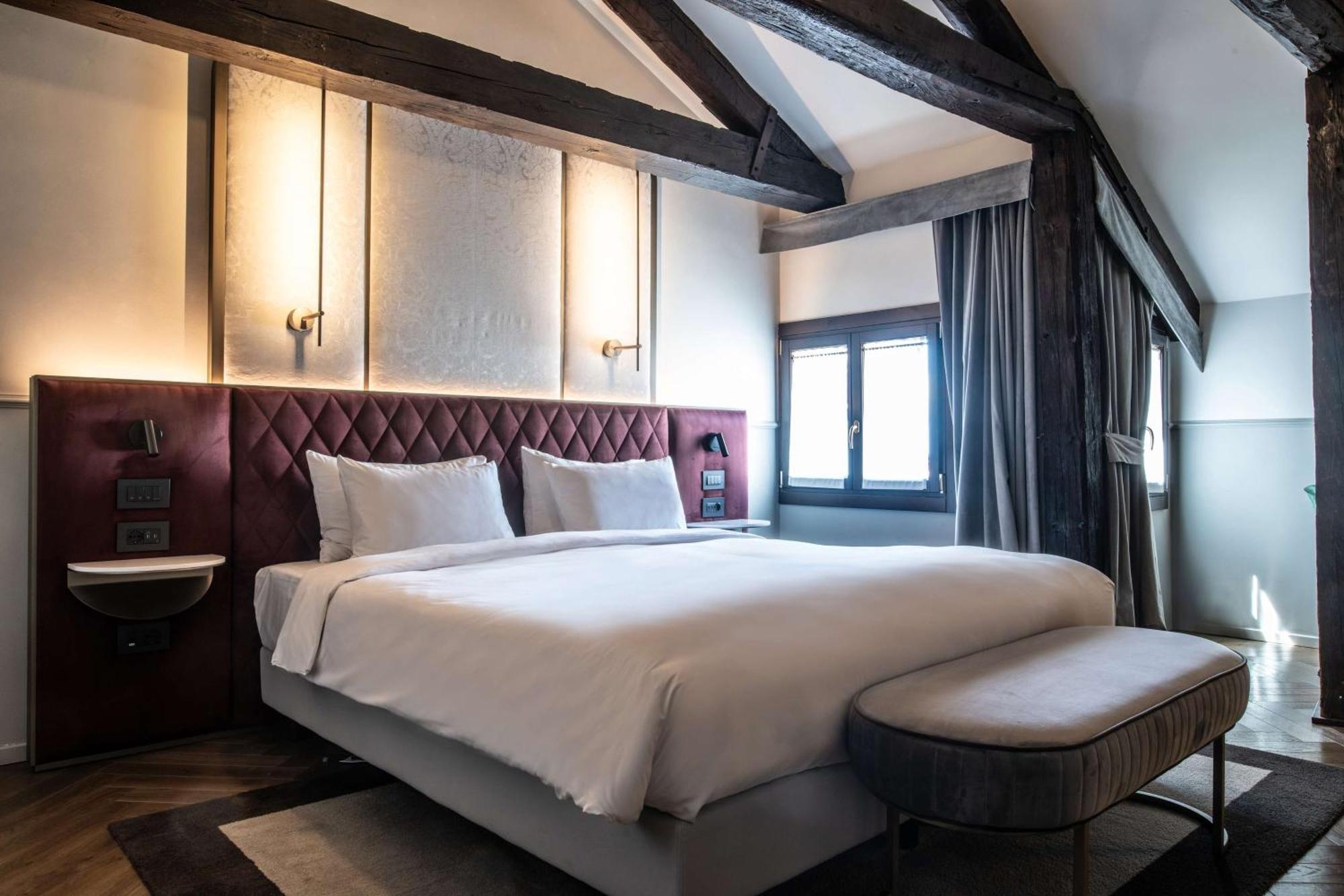 Radisson Collection Hotel, Palazzo Nani Venice Ngoại thất bức ảnh A bedroom at the hotel
