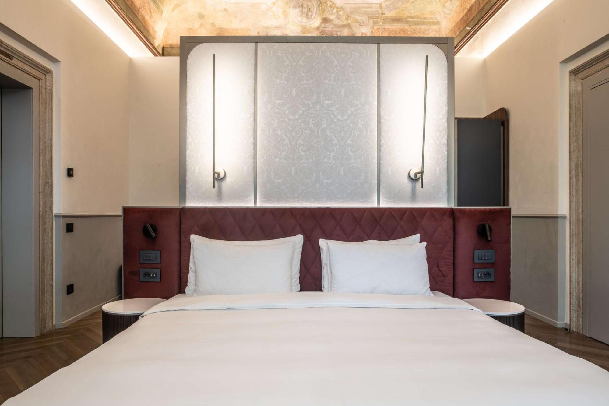 Radisson Collection Hotel, Palazzo Nani Venice Ngoại thất bức ảnh A bedroom at the hotel