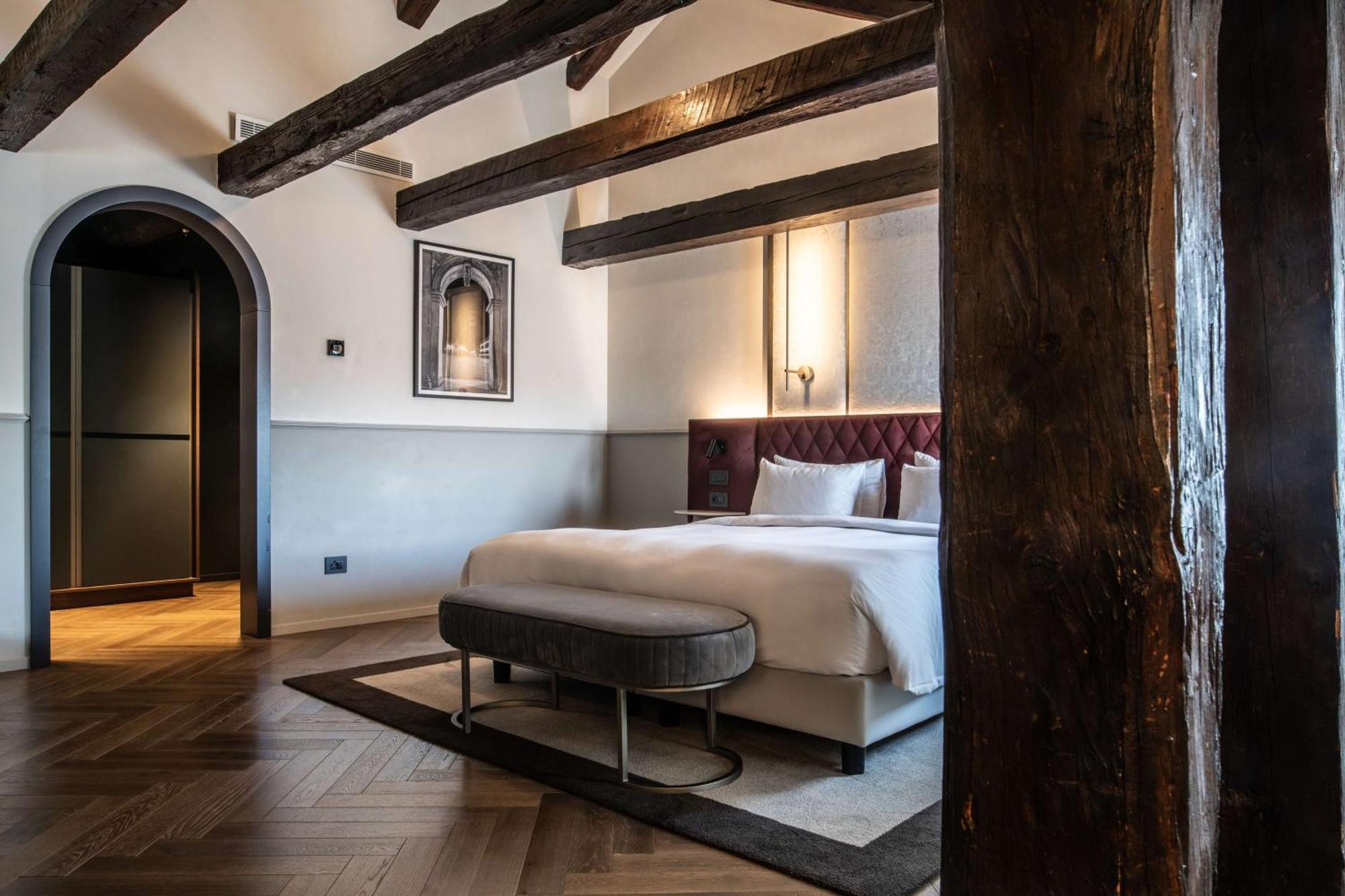 Radisson Collection Hotel, Palazzo Nani Venice Ngoại thất bức ảnh A bedroom at the hotel