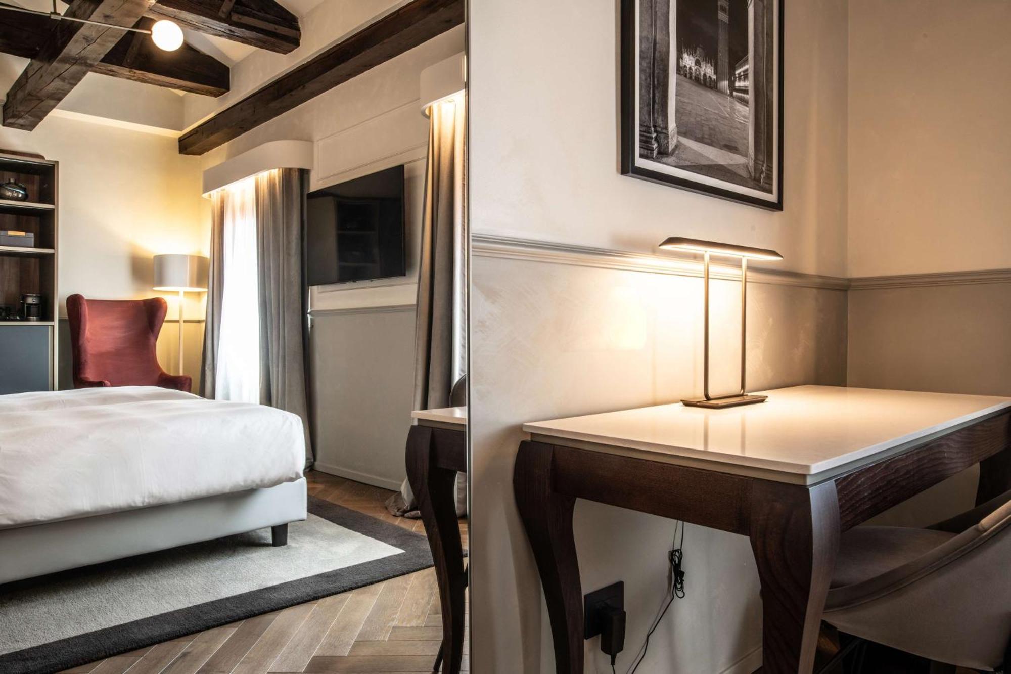 Radisson Collection Hotel, Palazzo Nani Venice Ngoại thất bức ảnh A room at the hotel