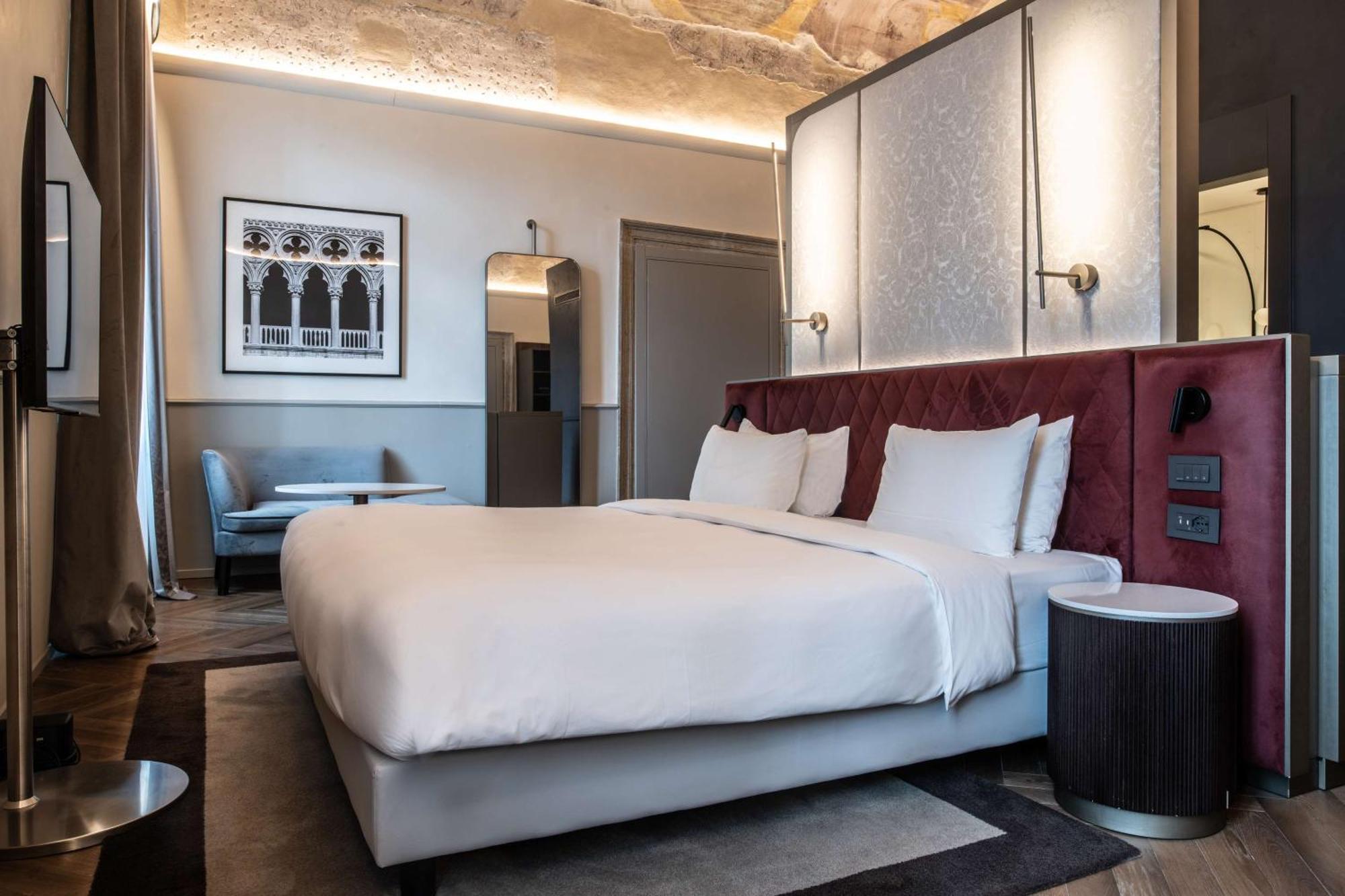 Radisson Collection Hotel, Palazzo Nani Venice Ngoại thất bức ảnh A bedroom at the hotel